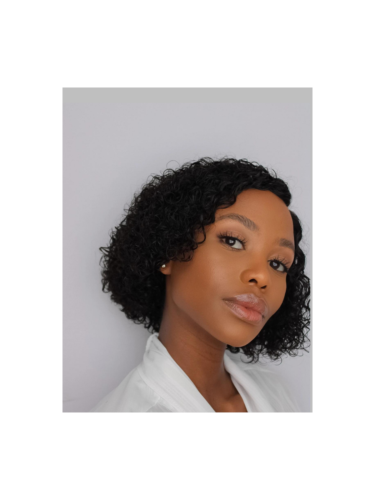 Perruque courte bouclée