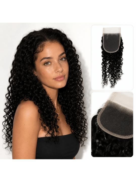 Lace closure Pissy Curly 4x4 en cheveux naturels, portée avec un rendu bouclé nature
