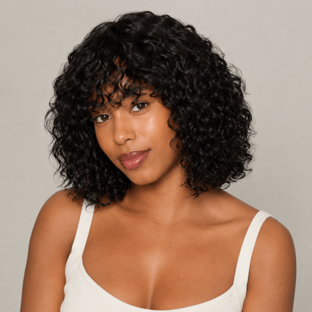 Perruque courte Water Wave sans colle en couleur Noir Naturel, vue de face avec boucles souples et rendu naturel.