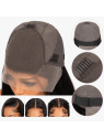 Détail du bonnet de la perruque Lace Front HD 13x6 avec peignes de maintien, sangle ajustable et lace fine pour plus de confort.