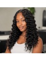 Extensions Crochet Deep Wave en cheveux naturels portées, résultat bouclé naturel avec volume souple et finition élégante.