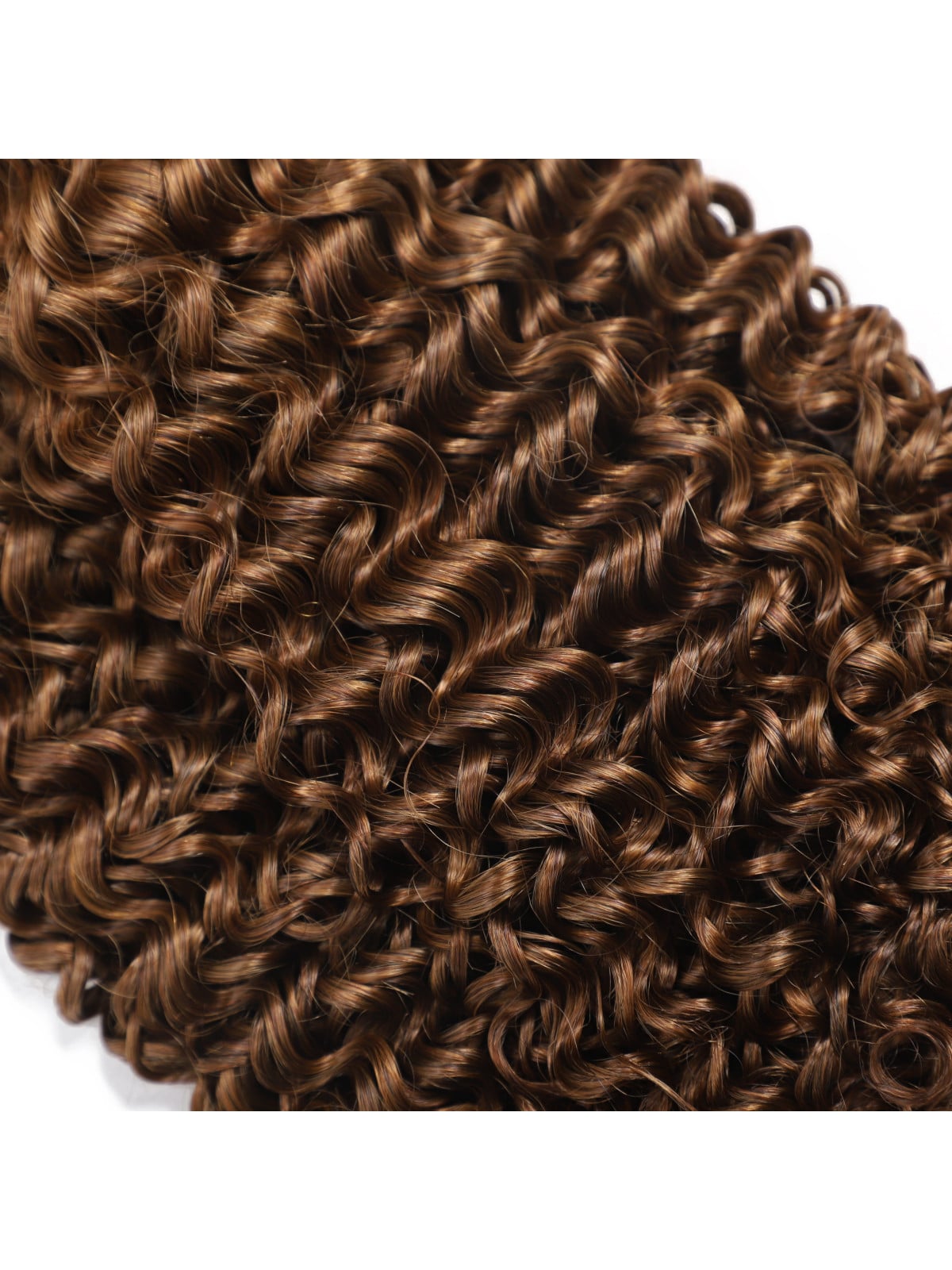 Détail des boucles serrées du tissage Kinky Curly châtain moyen #4