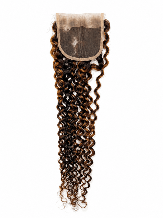 Vue arrière de la Lace Closure Deep Wave Curly 4x4 P4/27, la finition intérieure et les cheveux naturels bouclés.