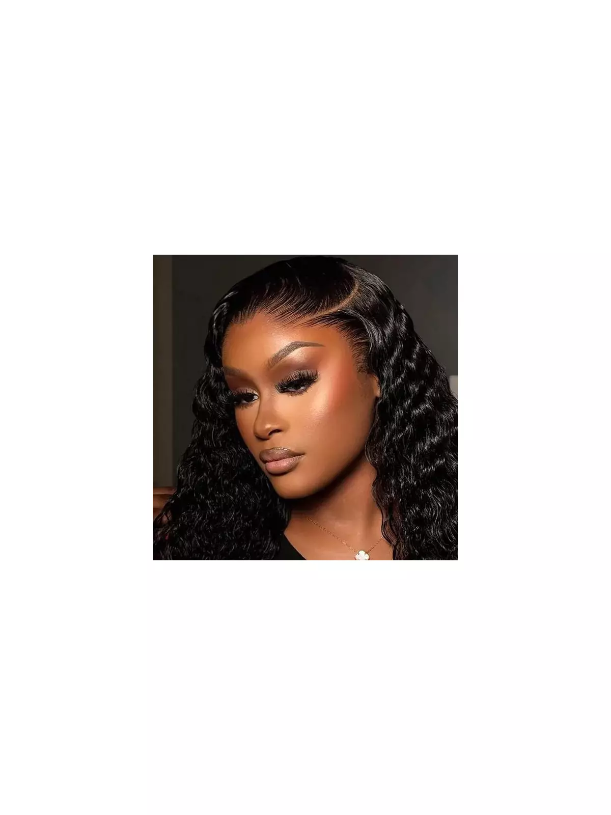 Exemple de finition naturelle d'une lace wig après fixation avec la colle EBIN Supreme.